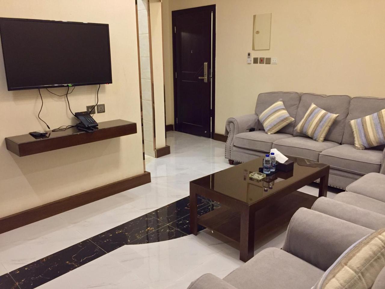 Aral Hotel Apartments Tabuk Bagian luar foto